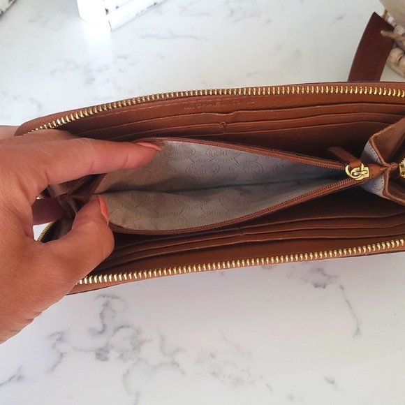 Michael KORS Wallet - Picture 3 of 4